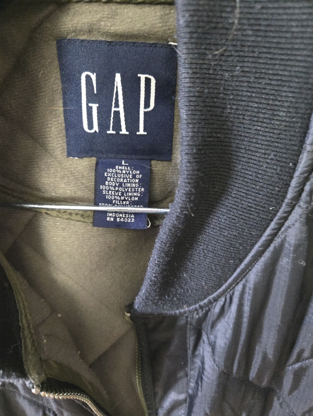 GAP Men's Quilted Black Puffer Bomber Jacket - Picture 2 of 6
